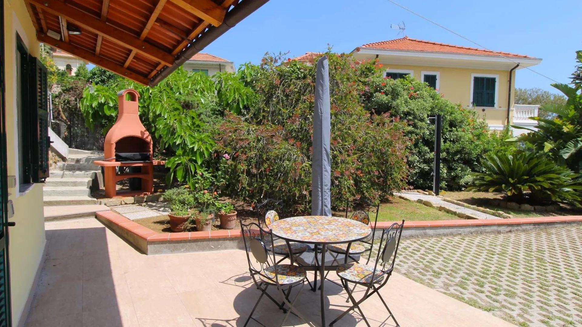 Holiday home La Pace, Il Sole, Il Mare - Sanremo Casa Indipendente Vista Mare, Posto Auto Privato, Ampio Spazio Esterno Attrezzato, A Pochi Minuti Dalle Spiagge