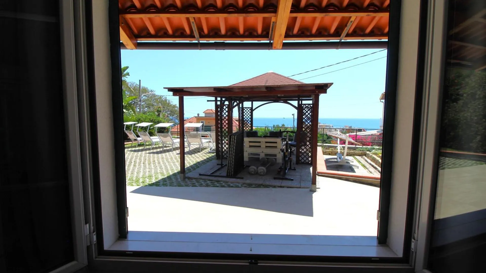 La Pace, Il Sole, Il Mare - Sanremo Casa Indipendente Vista Mare, Posto Auto Privato, Ampio Spazio Esterno Attrezzato, A Pochi Minuti Dalle Spiagge 0*,  Italy